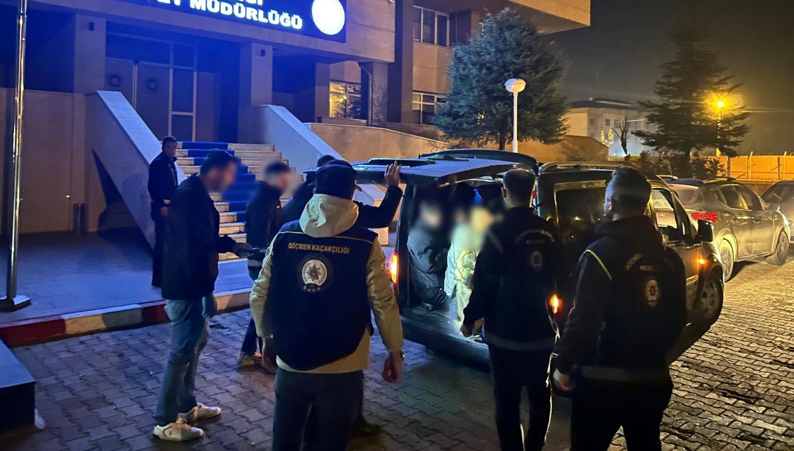 bagajdan 10 kacak gocmen cikti cEsICLY4.jpg