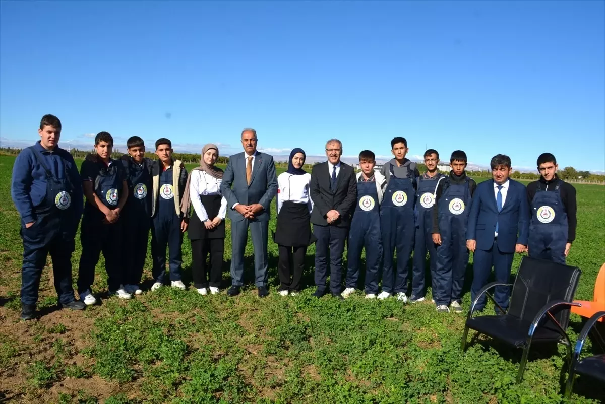 battalgazi tarim lisesinde misir hasadi gerceklestirildi Wr3lQpAs.jpg
