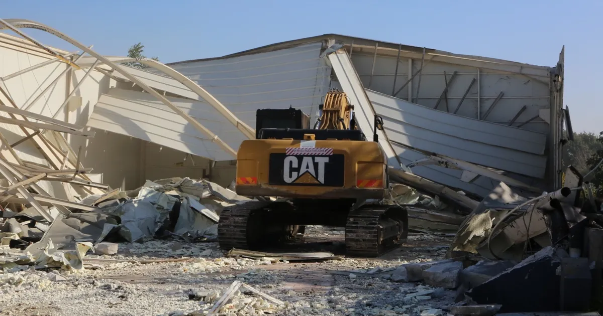 niluferde imara aykiri iki yapi yikildi X7TA1q77.webp