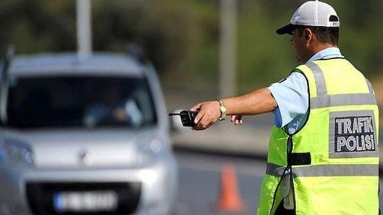 hem-ehliyetsiz-hem-alkollu-110-bin-lira-cezadan-kacamadi-wFE2vsxc