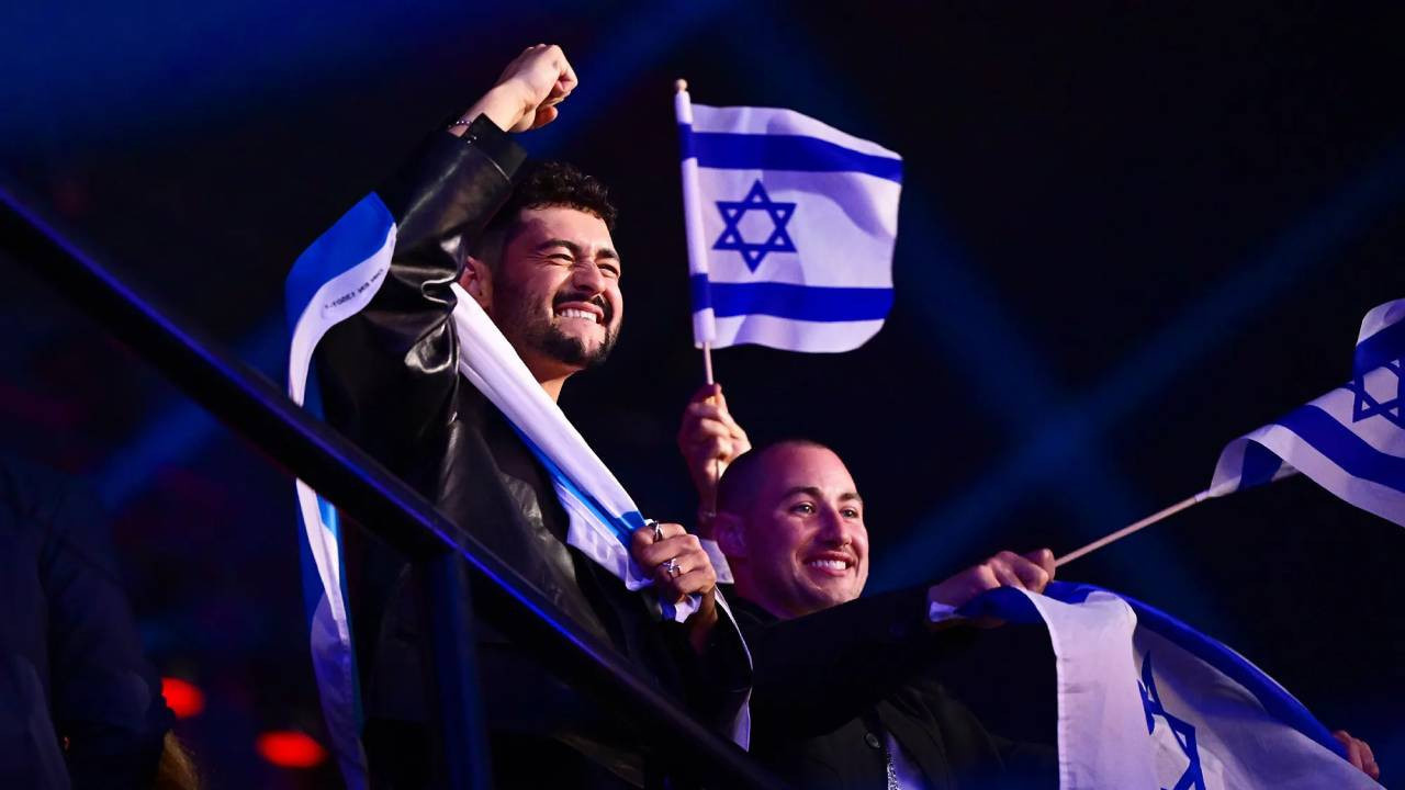 israil-sahneye-cikti-salon-karisti-soykirimi-durdurun-sloganlari-eurovisiona-damga-vurdu-Je74BRYD