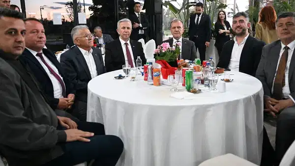 tarihi-kentler-birligi-secimi-yarin-mansur-yavas-ile-akpnin-adayi-arasinda-uzlasi-DrmPVvZB