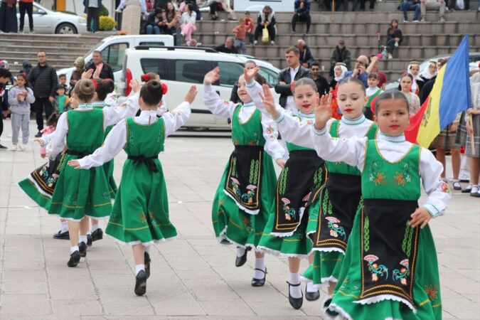 Yozgat’ta 2. Uluslararası Halk Dansları Şenliği Coşkuyla Başladı