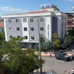 Akp il binasi onunde supheli paket panigi bina tahliye edildi WXWFWuCe