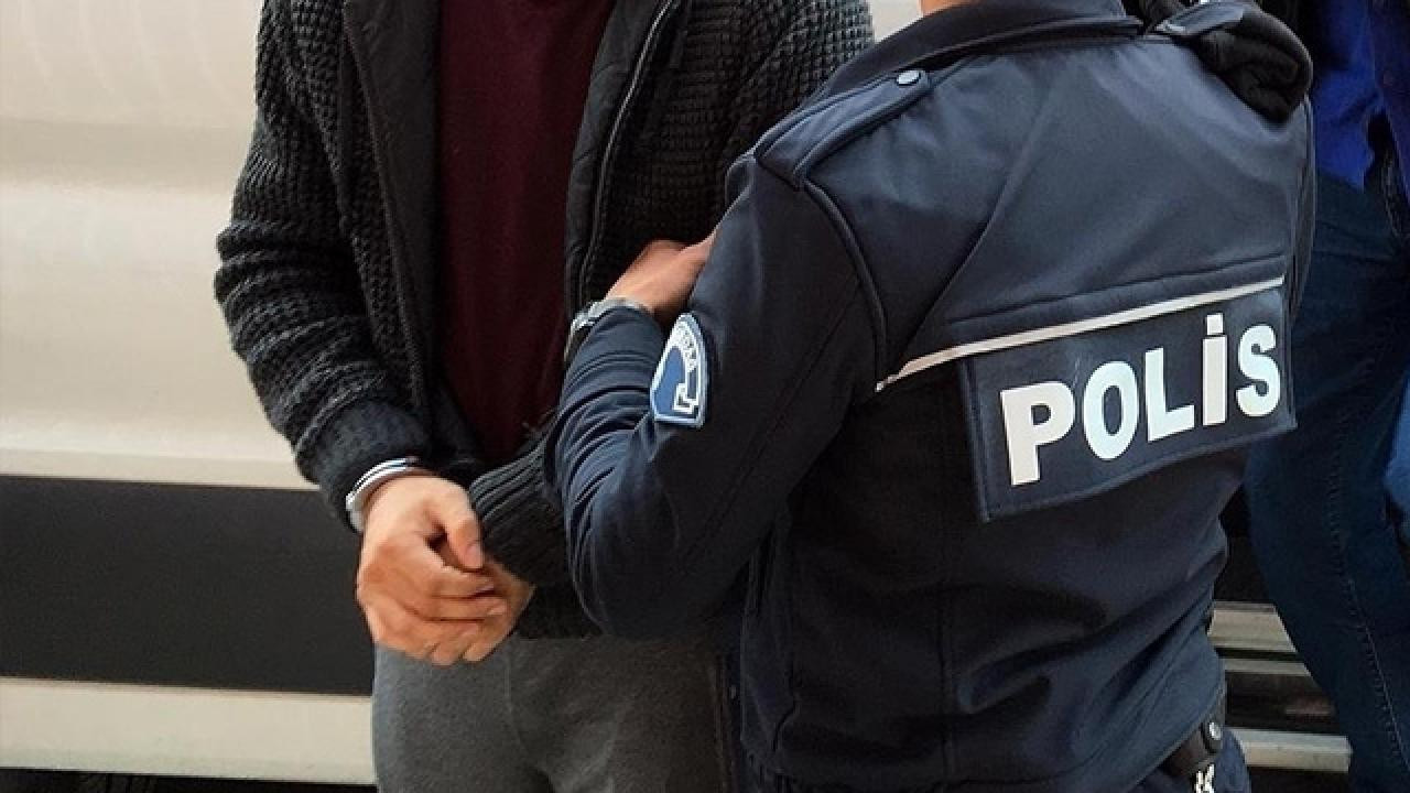 Bafrada narkotik baskini uyusturucu ve ruhsatsiz silahla yakalandi XGUkwxcV